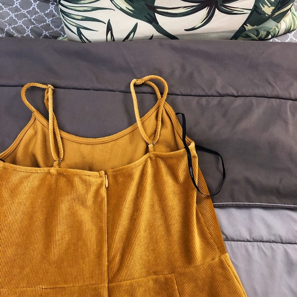 FOREVER 21 | Mustard velvet jumpsuit. - Picture 2 of 3